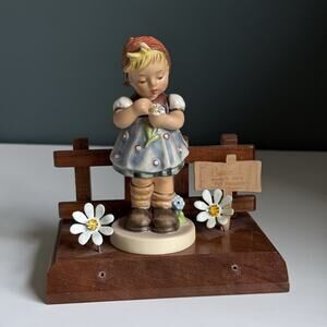 Goebel Hummel 380 Daisies‎ Don't Tell Figurine w/ Limited Edition Wood Stand T3